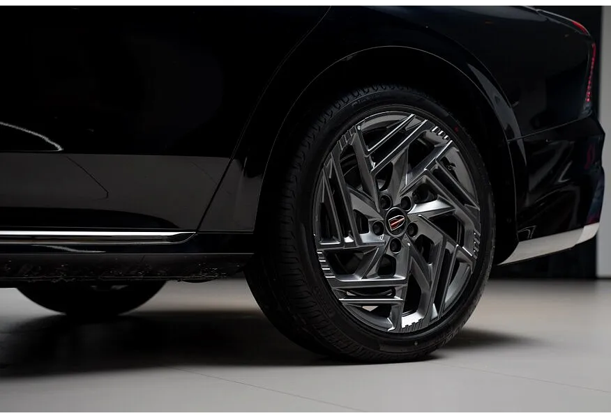 Hongqi H6 2.0T 8AT 2WD (245 л.с.) Deluxe Черный в АВИЛОН. Слайд №13
