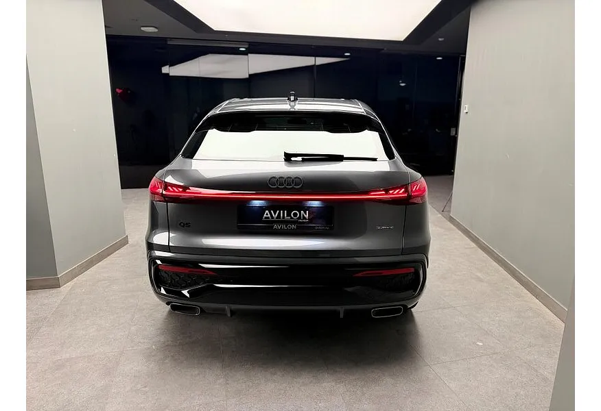 Audi Q5 Sportback 2.0 TFSI S tronic quattro (272 л.с.) Серый в АВИЛОН. Слайд №4