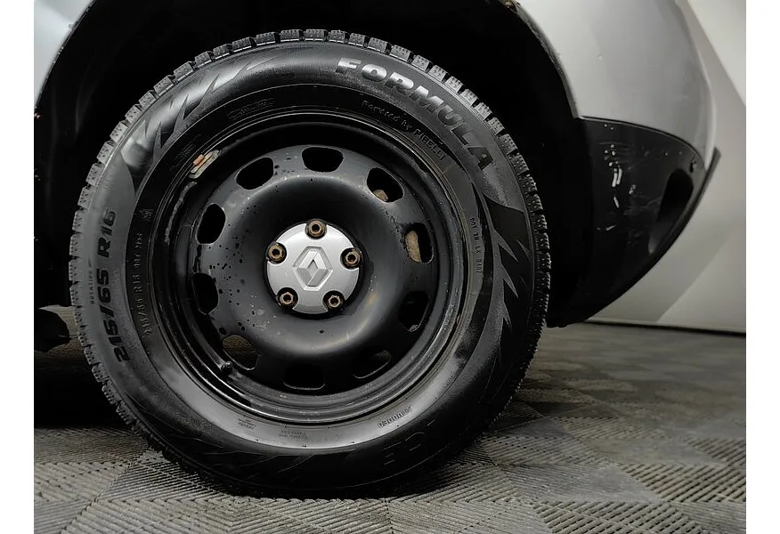 Renault Duster 2.0 MT 4x4 (135 л.с.) Серый в АВИЛОН. Слайд №9