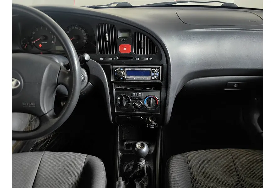 Hyundai Elantra 1.6 MT (105 л.с.) Бежевый в АВИЛОН. Слайд №13