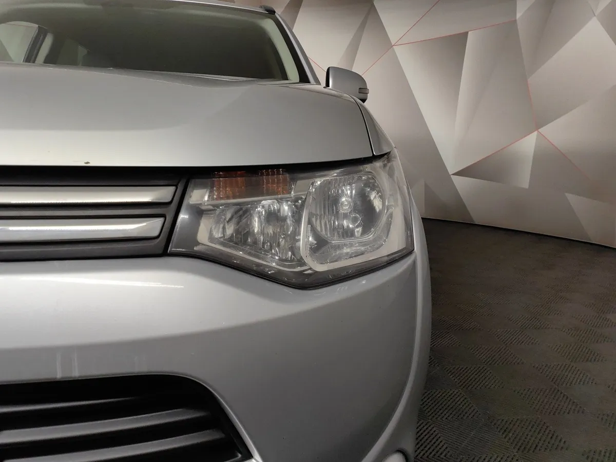 Mitsubishi Outlander 2.4 CVT 4WD (167 л.с.) Серебристый в АВИЛОН. Слайд №10