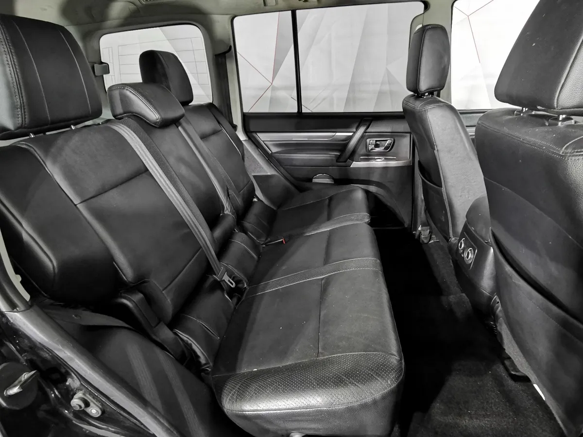 Mitsubishi Pajero 3.0 AT AWD (178 л.с.) Черный в АВИЛОН. Слайд №15