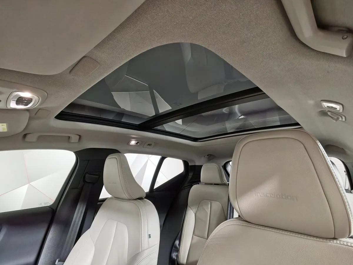 Volvo XC40 2.0 T5 Drive-E AT AWD (247 л.с.) Inscription Бежевый в АВИЛОН. Слайд №22