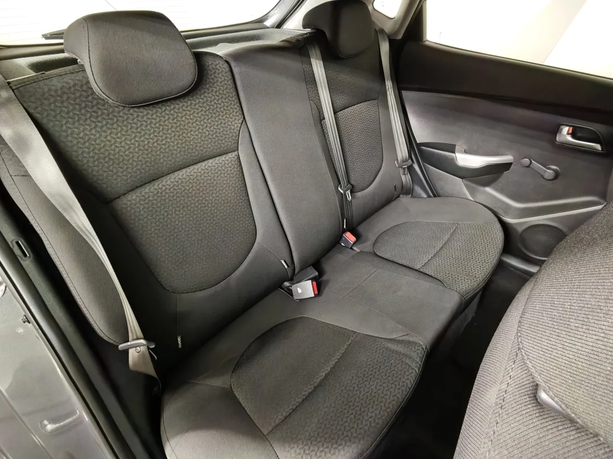 Kia Rio 1.4 MT (107 л.с.) Серый в АВИЛОН. Слайд №17