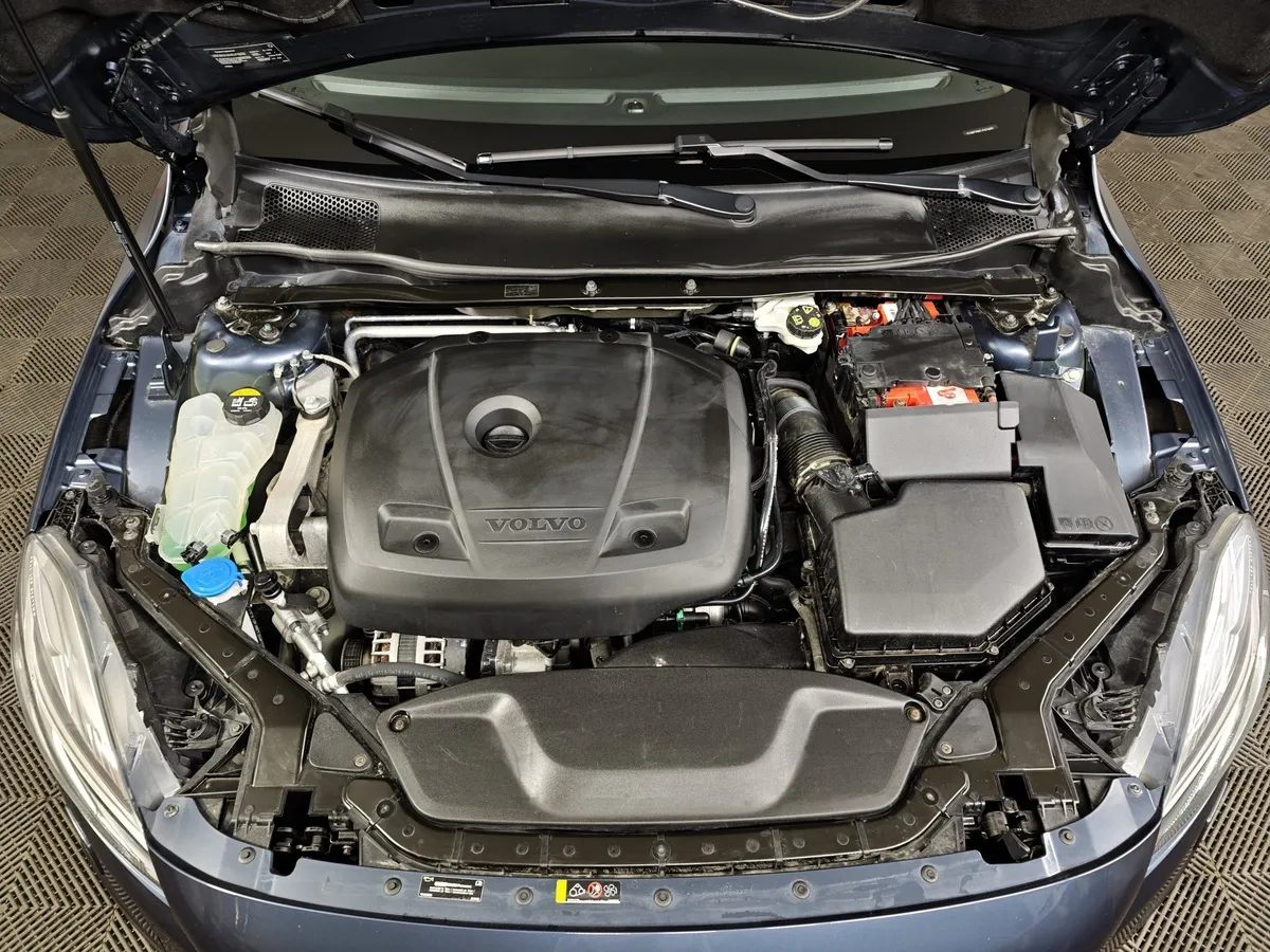 Volvo V40 1.5 T3 Drive-E Geartronic (152 л.с.) Kinetic Голубой в АВИЛОН. Слайд №11