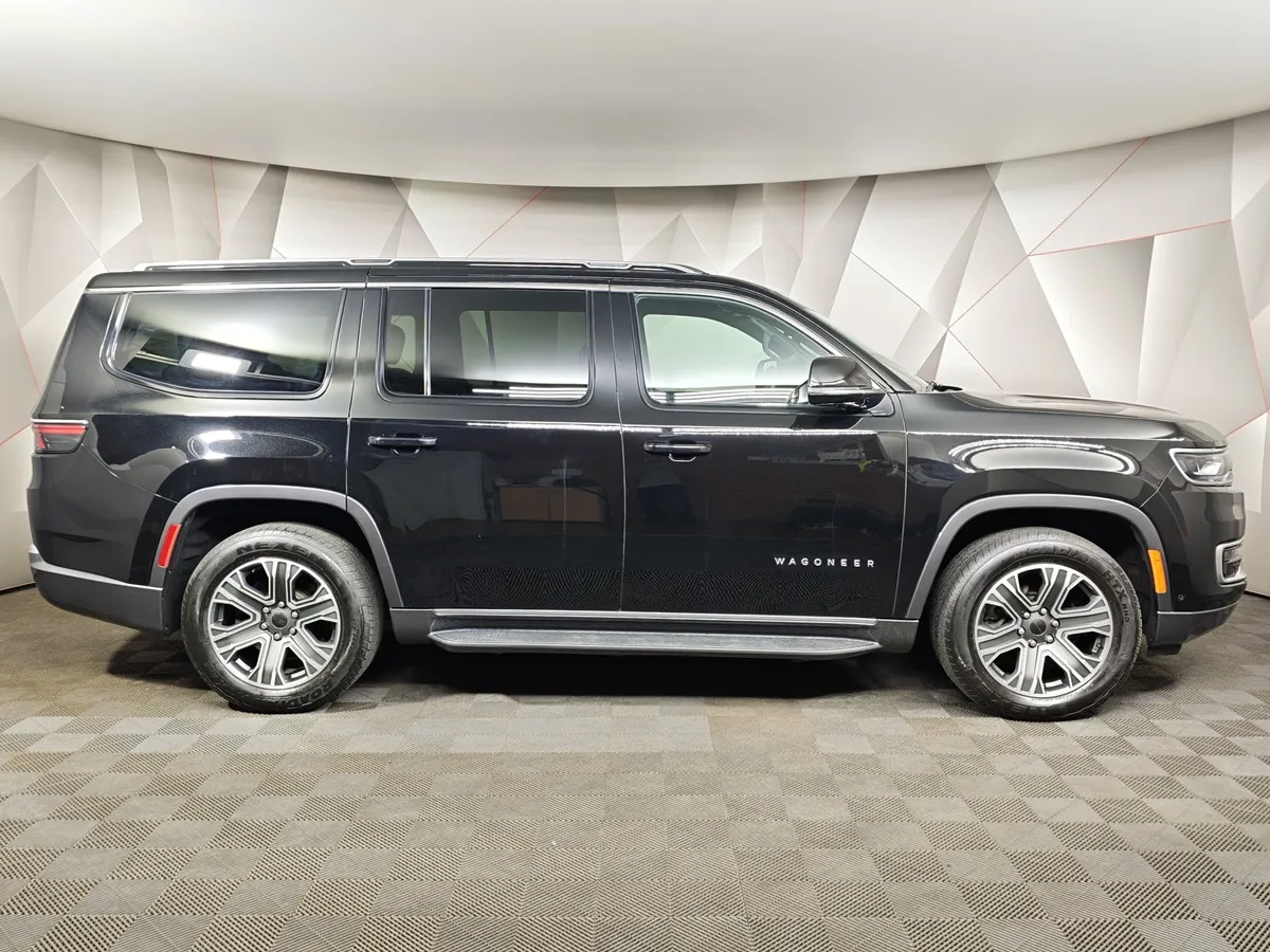 Jeep Grand Wagoneer 5.7 AT 4WD (397 л.с.) 7 мест Overland Черный в АВИЛОН. Слайд №6