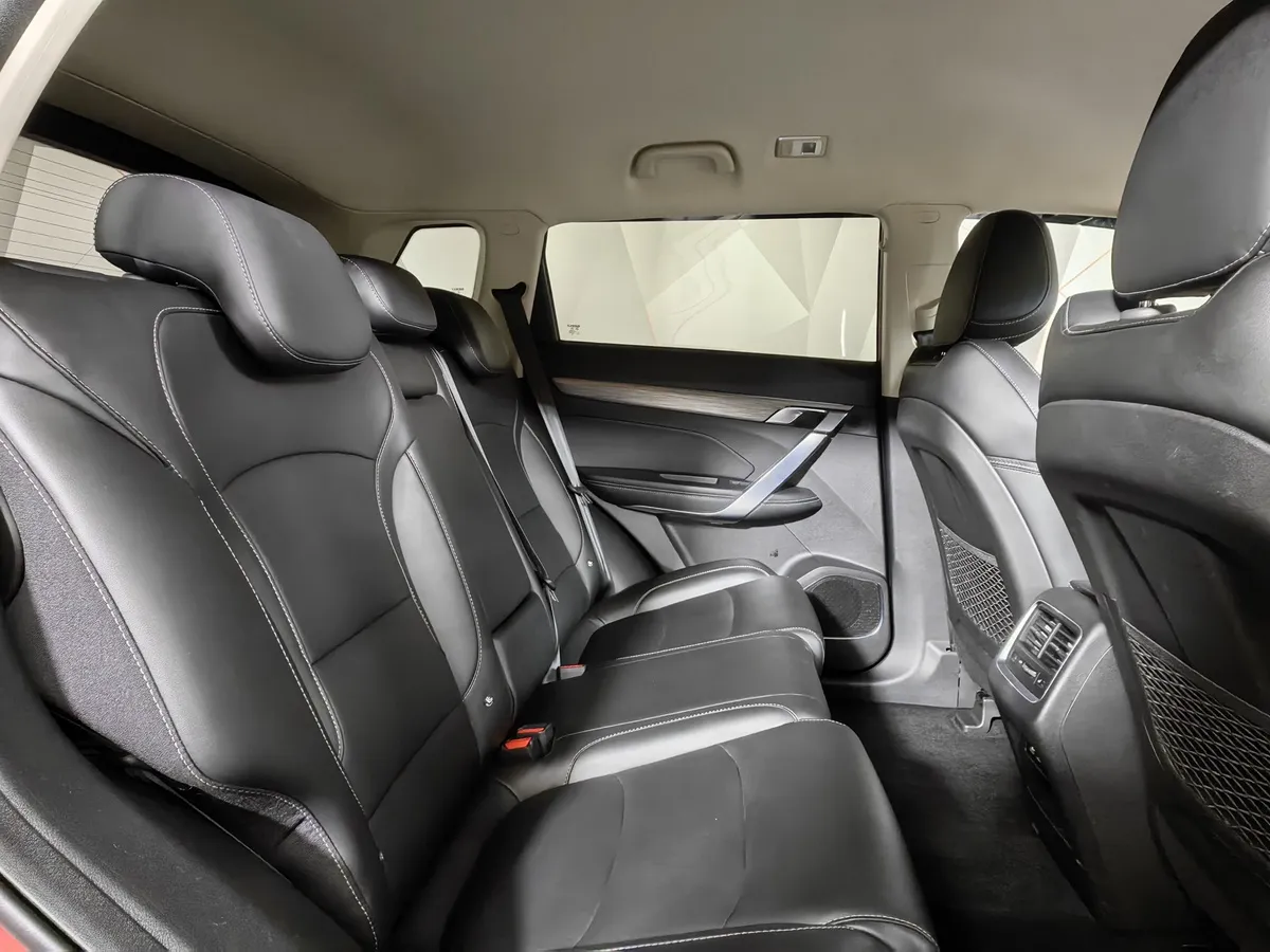 Geely Atlas Pro 1.5T 7DCT AWD (177 л.с.) Flagship Красный в АВИЛОН. Слайд №15