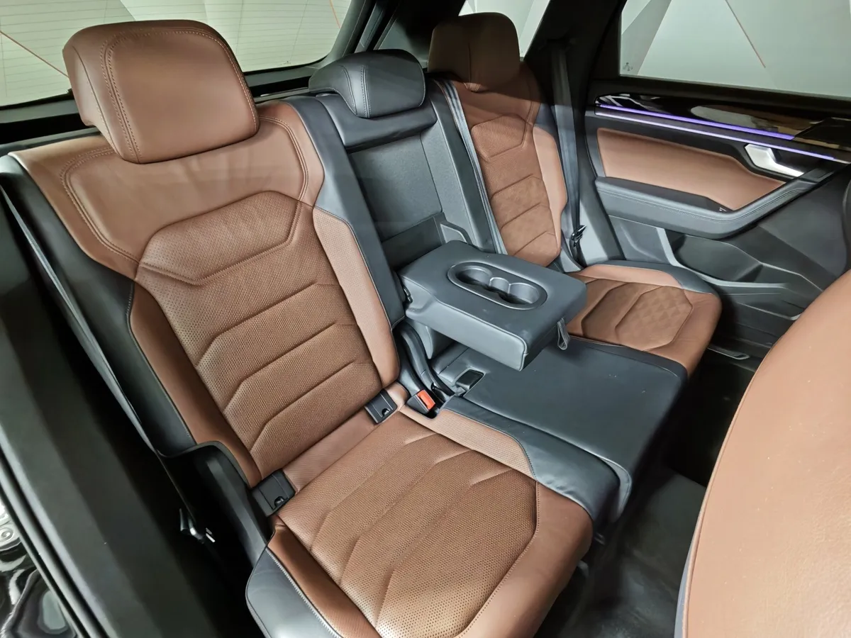 Volkswagen Touareg 2.0 TSI Tiptronic 4Motion (249 л.с.) Exclusive Черный в АВИЛОН. Слайд №17