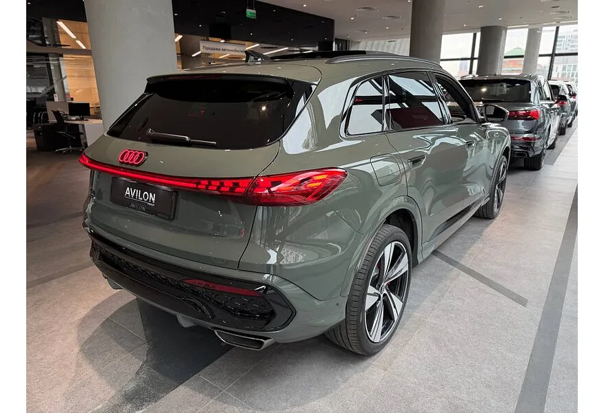 Audi Q5 L 2.0 40 TFSI S tronic quattro (272 л.с.) Зеленый в АВИЛОН. Слайд №4 Audi Q5 L 2.0 40 TFSI S tronic quattro (272 л.с.) Зеленый в АВИЛОН. Слайд №4