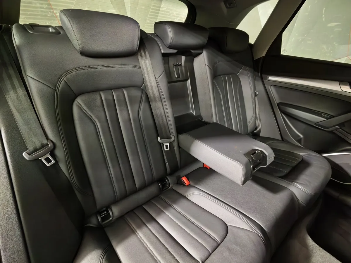 Audi Q5 2.0 TFSI S tronic quattro (249 л.с.) Design Синий в АВИЛОН. Слайд №17