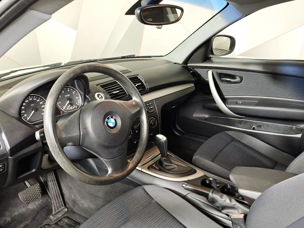 BMW 1 серия 116i AT (115 л.с.) Белый в АВИЛОН. Слайд №12