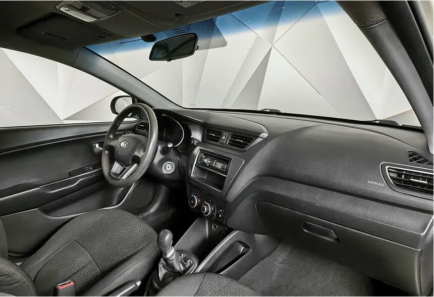 Kia Rio 1.4 MT (107 л.с.) Бежевый в АВИЛОН. Слайд №10