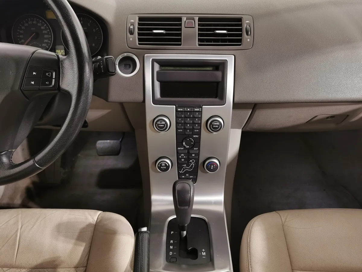 Volvo S40 2.4 Geartronic (140 л.с.) Красный в АВИЛОН. Слайд №13