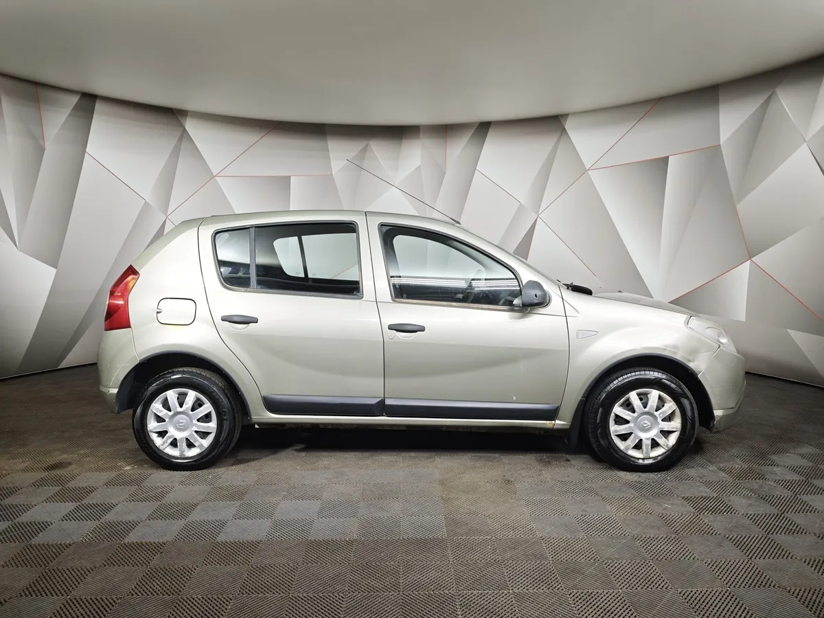 Renault Sandero 1.6 MT (84 л.с.) Коричневый в АВИЛОН. Слайд №6