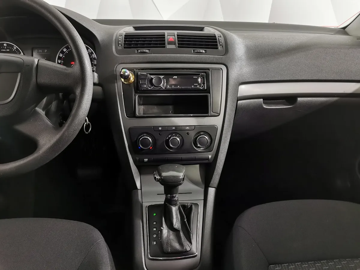 Skoda Octavia 1.6 Tiptronic (102 л.с.) Бежевый в АВИЛОН. Слайд №14