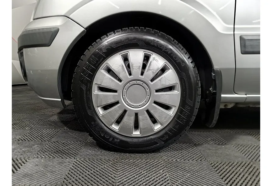 Ford Fusion 1.4 Durashift EST (80 л.с.) Trend Серебристый в АВИЛОН. Слайд №9