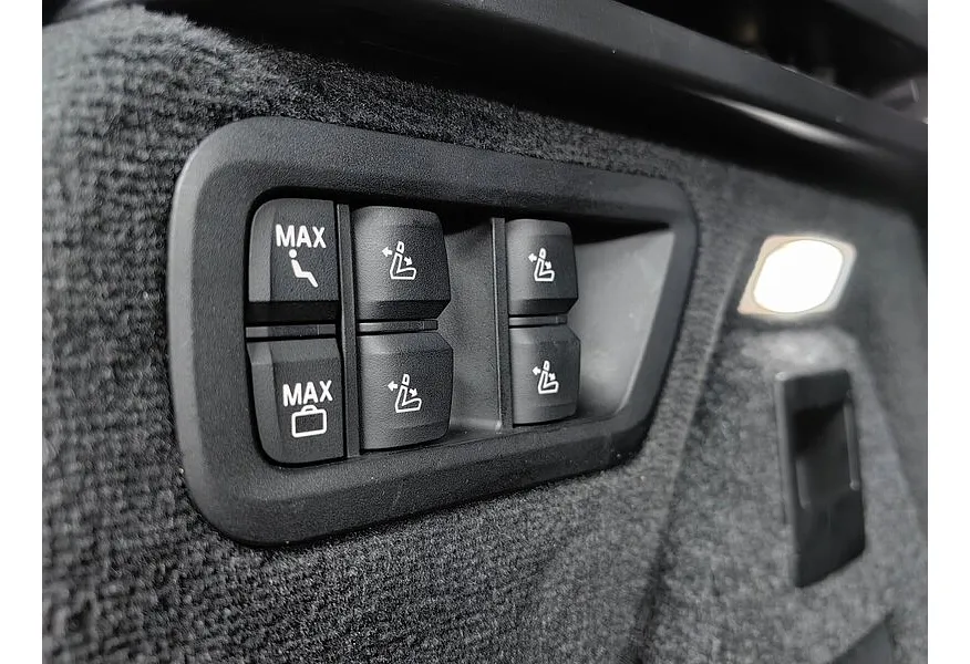 BMW X7 xDrive30d Steptronic (249 л.с.) Серый в АВИЛОН. Слайд №25 BMW X7 xDrive30d Steptronic (249 л.с.) Серый в АВИЛОН. Слайд №25