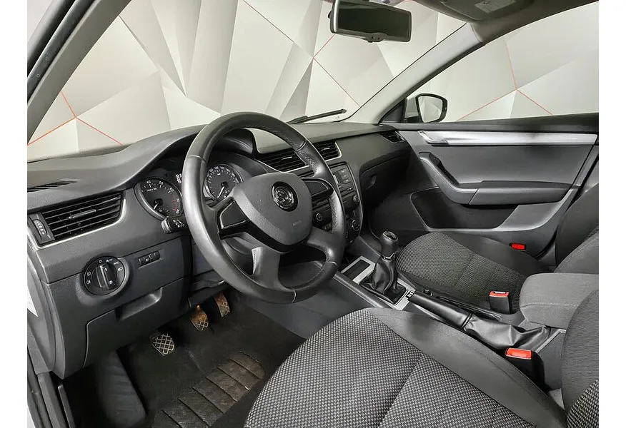 АВИЛОН - Skoda Octavia 1.4 TSI MT (150 л.с.) Hockey Edition Белый - slide 8