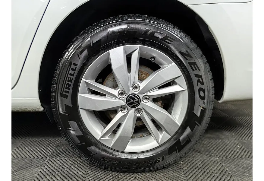 Volkswagen Polo 1.6 MPI AT (110 л.с.) Highline Белый в АВИЛОН. Слайд №9