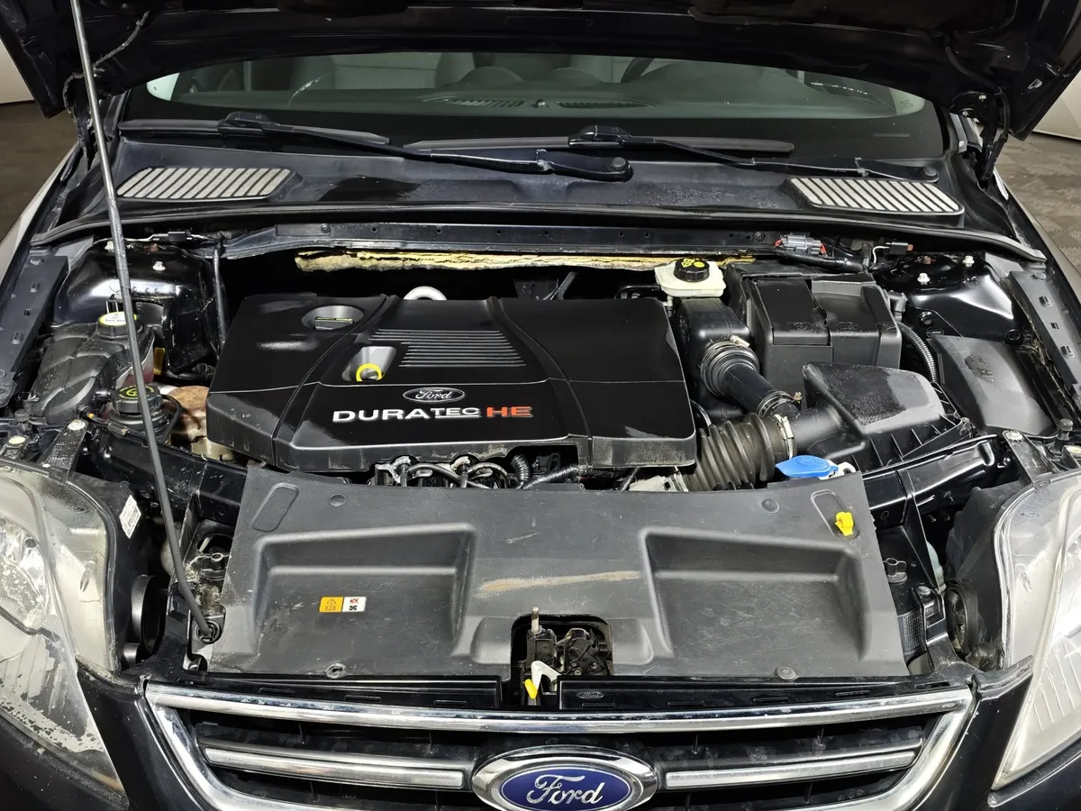 Ford Mondeo 2.3 AT (161 л.с.) Ambiente Черный в АВИЛОН. Слайд №9