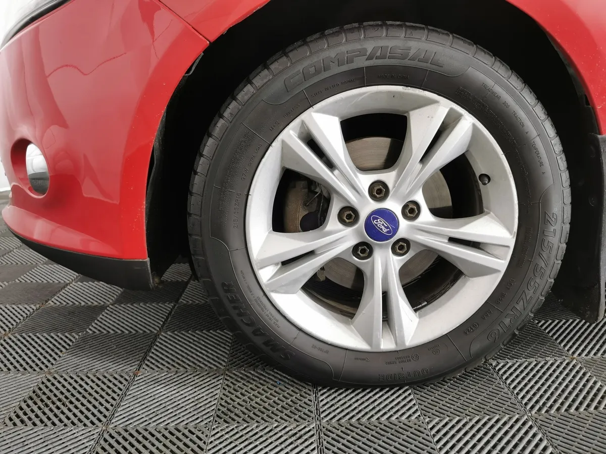 Ford Focus 1.6 Ti-VCT MT (125 л.с.) SYNC Edition Красный в АВИЛОН. Слайд №9