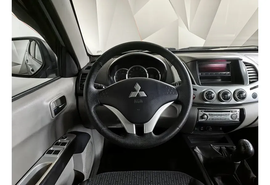 Mitsubishi L200 2.5 DI-D MT 4WD (136 л.с.) Серебристый в АВИЛОН. Слайд №17