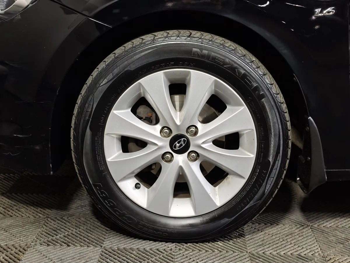 Hyundai Solaris 1.6 AT (123 л.с.) Active Plus Черный в АВИЛОН. Слайд №9