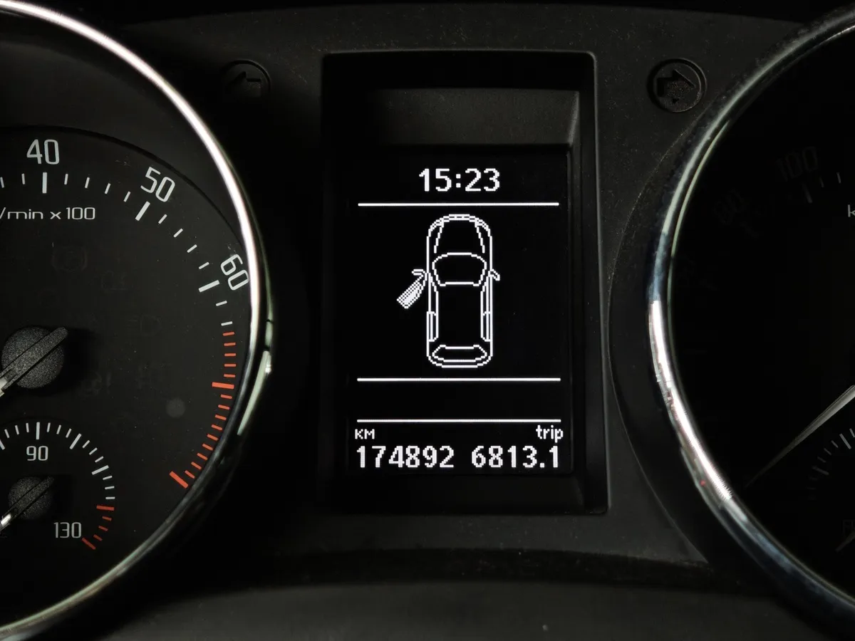 Skoda Yeti 1.2 TSI DSG (105 л.с.) Active Белый в АВИЛОН. Слайд №18