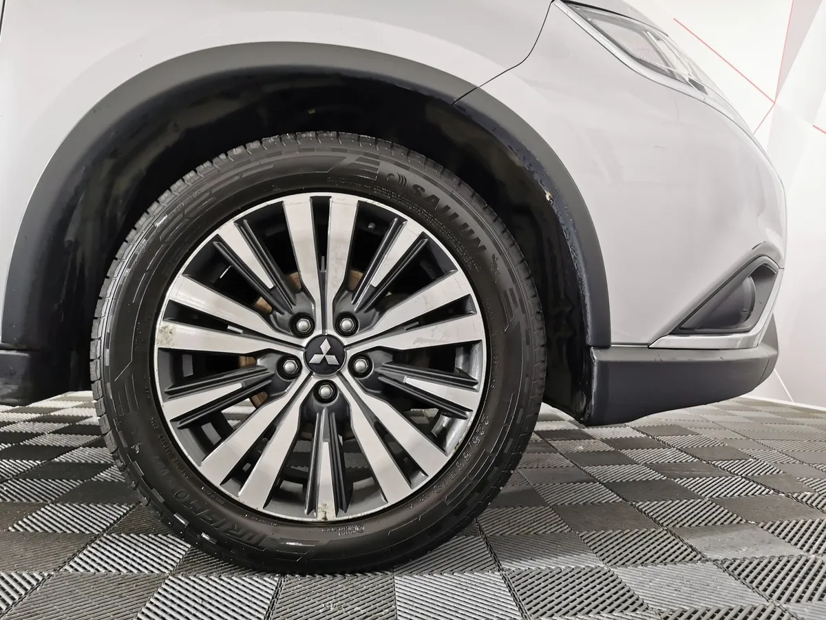 Mitsubishi Outlander 2.0 MIVEC CVT 4WD (146 л.с.) Invite Серебристый в АВИЛОН. Слайд №9
