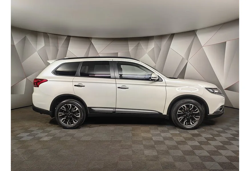 АВИЛОН - Mitsubishi Outlander 2.4 CVT 4WD (167 л.с.) Белый - slide 3