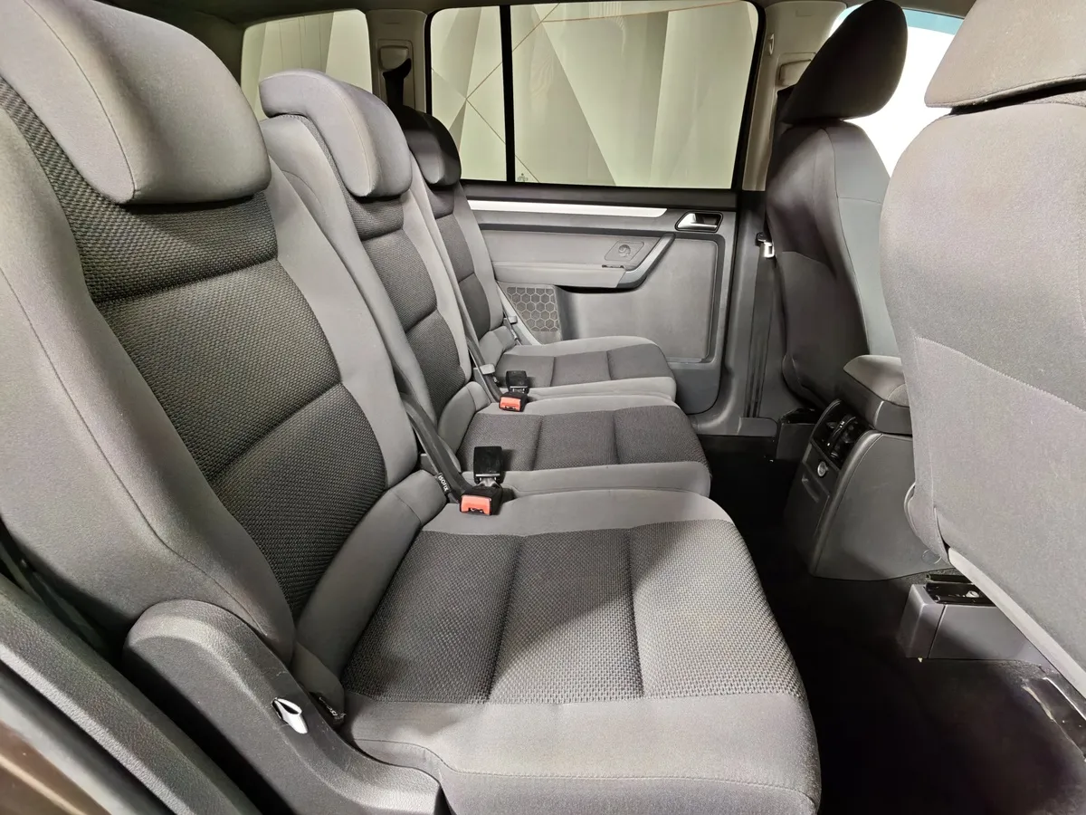 Volkswagen Touran 1.4 TSI DSG (140 л.с.) Trendline Коричневый в АВИЛОН. Слайд №16