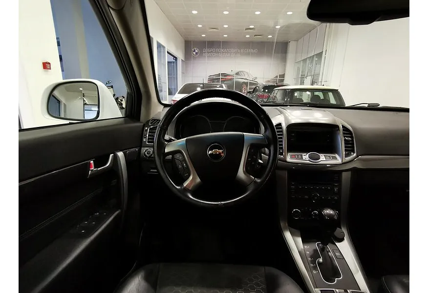 Chevrolet Captiva 2.4 AT (5 мест) (167 л.с.) LT Белый в АВИЛОН. Слайд №18