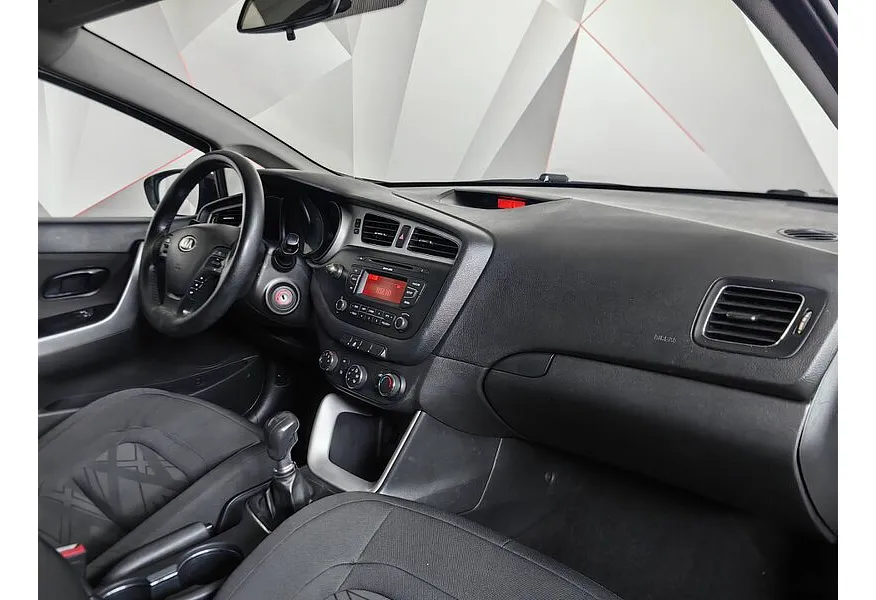 Kia Ceed 1.4 MT (100 л.с.) Черный в АВИЛОН. Слайд №13 Kia Ceed 1.4 MT (100 л.с.) Черный в АВИЛОН. Слайд №13