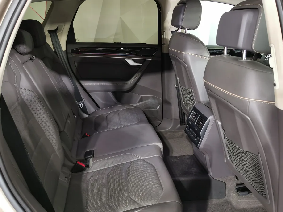 Volkswagen Touareg 3.0 V6 TDI Tiptronic 4Motion (249 л.с.) Business Elegance Бежевый в АВИЛОН. Слайд №15