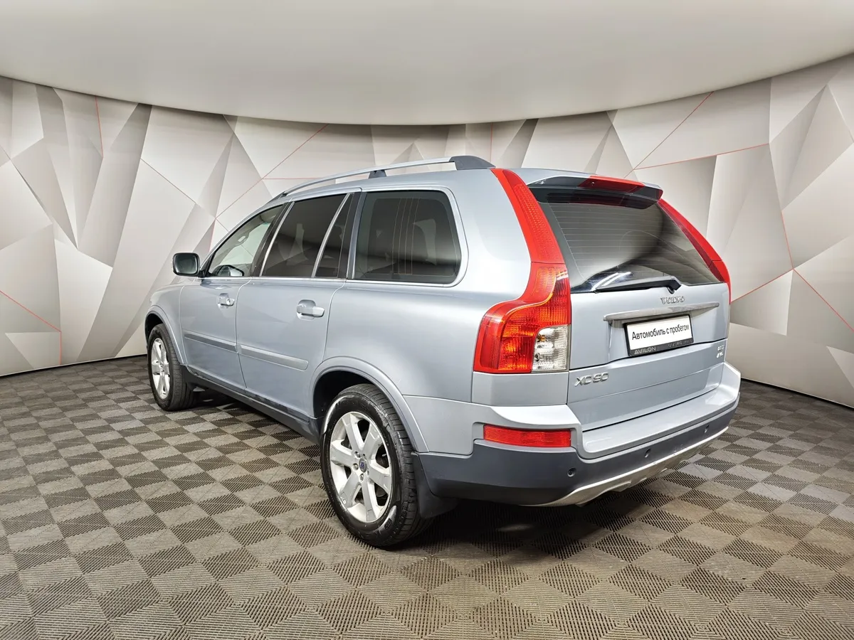 Volvo XC90 2.5 T5 Geartronic AWD (5 мест) (210 л.с.) Серебристый в АВИЛОН. Слайд №4