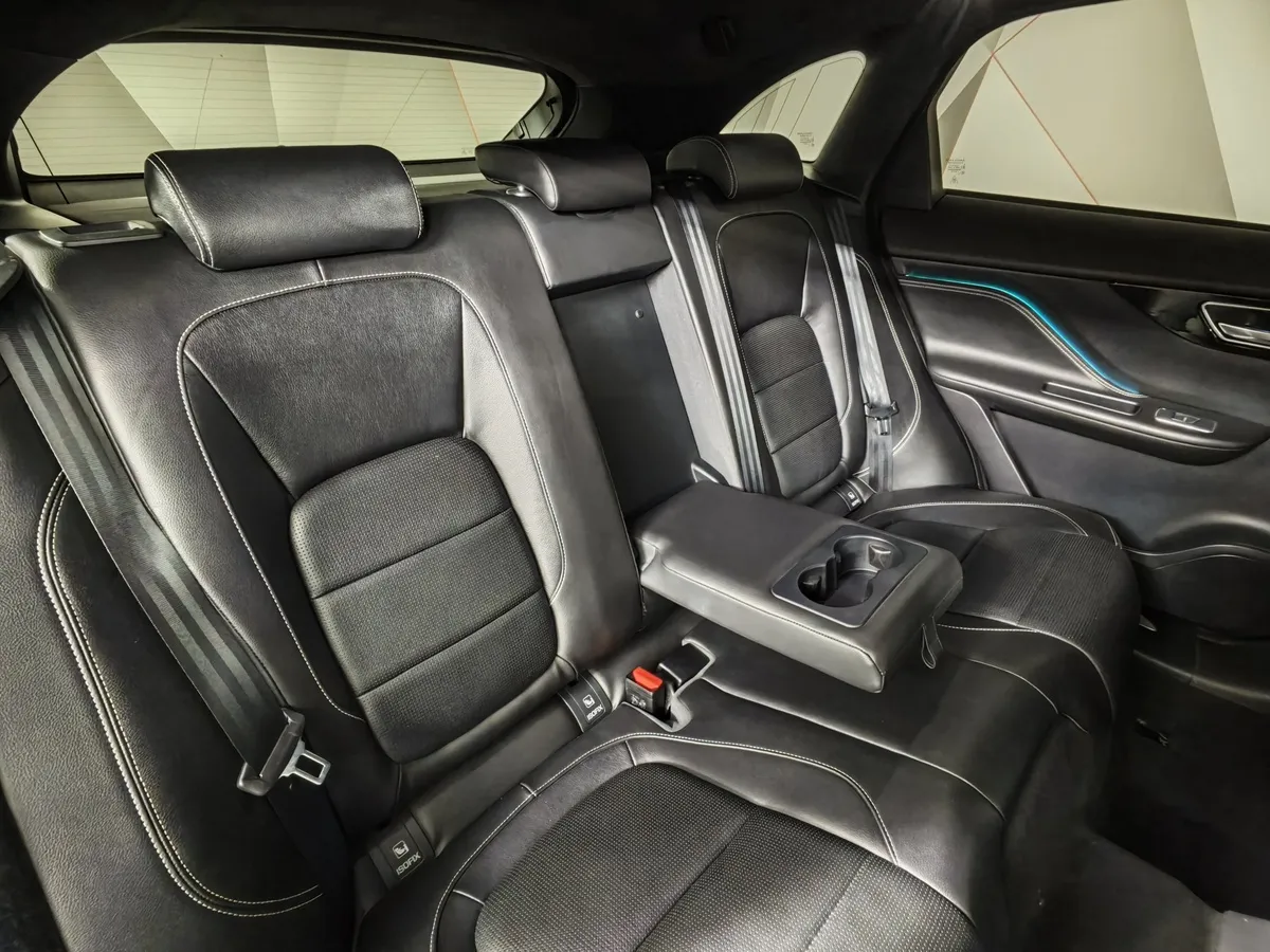 Jaguar F-Pace 2.0 TD AT AWD (240 л.с.) Prestige Черный в АВИЛОН. Слайд №17