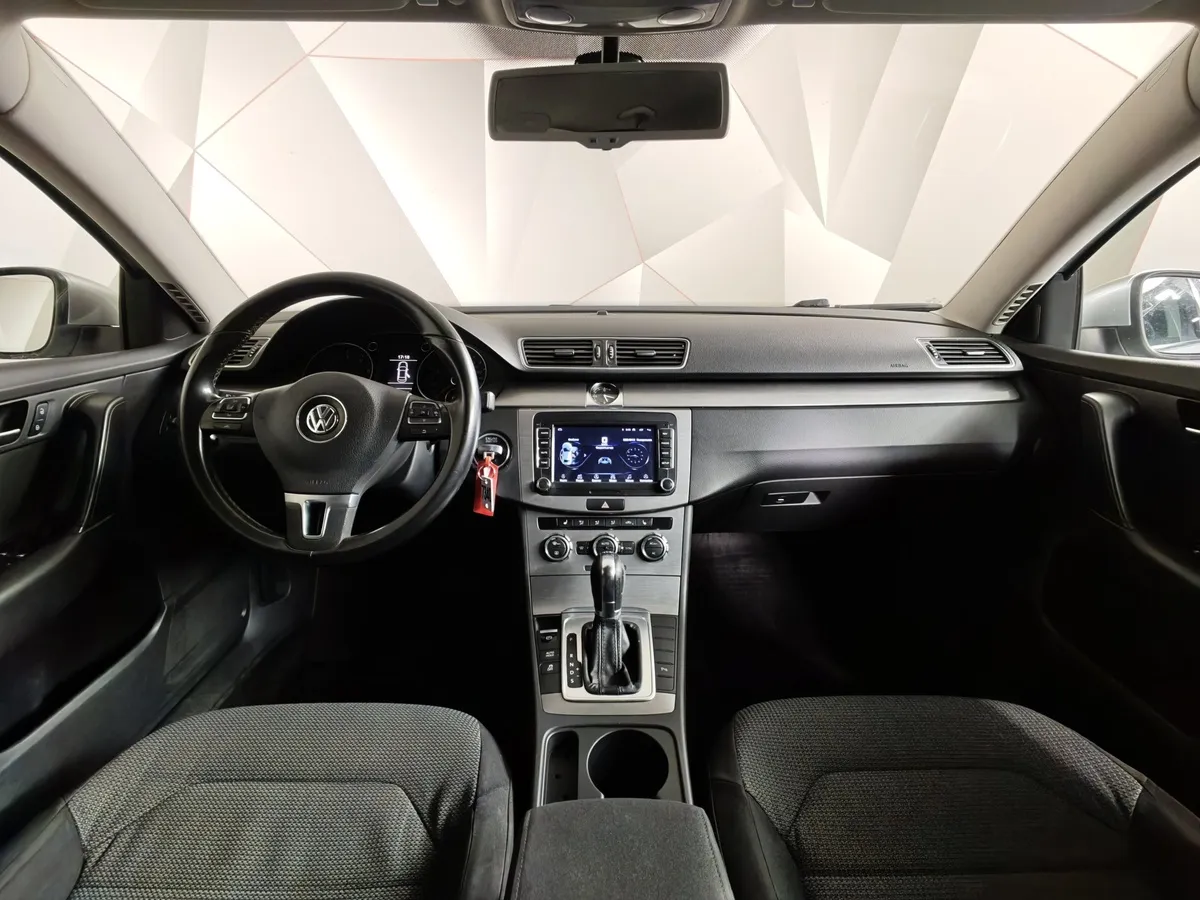 Volkswagen Passat 1.8 TSI DSG (160 л.с.) Серебристый в АВИЛОН. Слайд №14