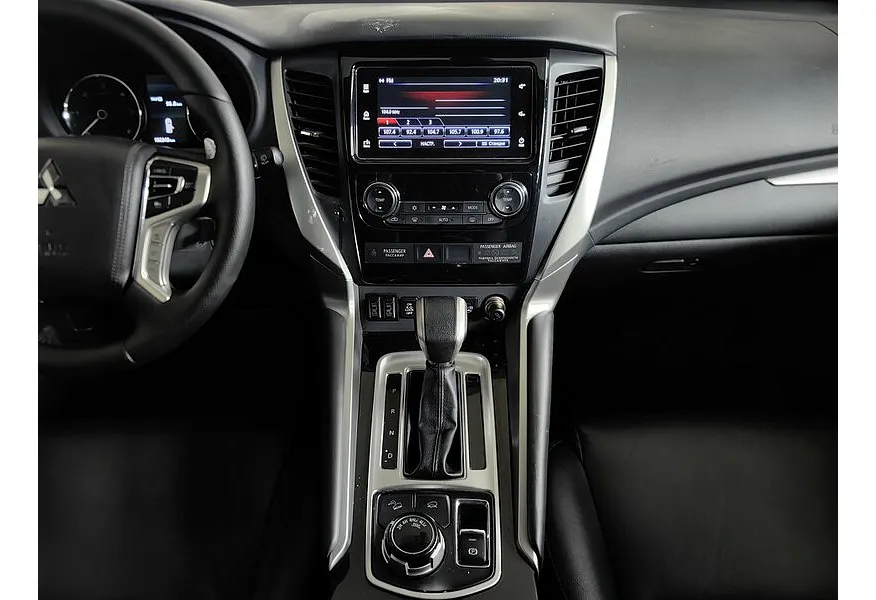 Mitsubishi Pajero Sport 2.4 DI-D AT AWD (181 л.с.) Белый в АВИЛОН. Слайд №15 Mitsubishi Pajero Sport 2.4 DI-D AT AWD (181 л.с.) Белый в АВИЛОН. Слайд №15