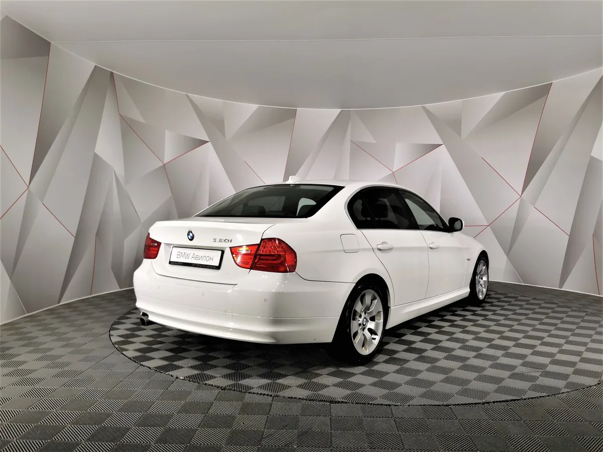 BMW 3 серия 320i AT (156 л.с.) Белый в АВИЛОН. Слайд №2