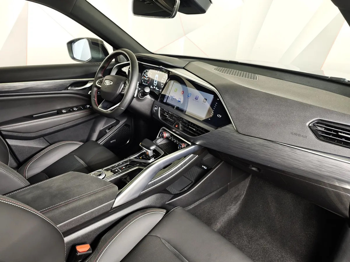 Geely Tugella 2.0 AT AWD (238 л.с.) Flagship Sport Серый в АВИЛОН. Слайд №13