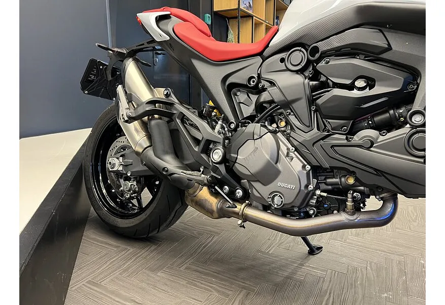 Ducati Monster 937 937 см³ (111 л.с.) (111) 937 Белый в АВИЛОН. Слайд №6