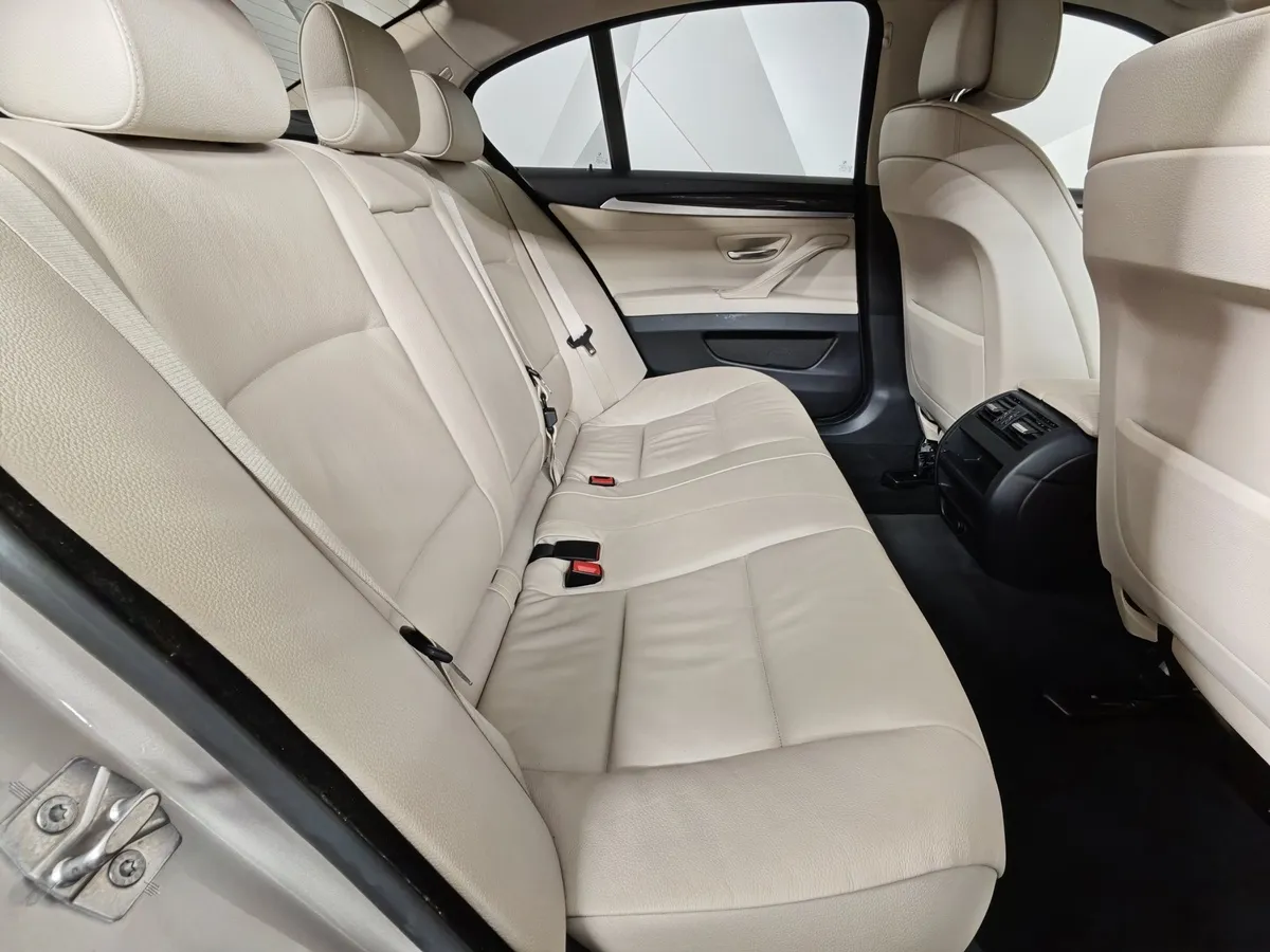 BMW 5 серия 523i AT (204 л.с.) Base Локальная сборка Бежевый в АВИЛОН. Слайд №14