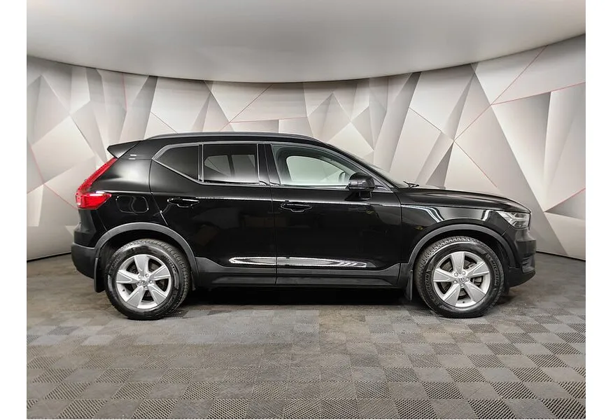 Volvo XC40 2.0 T4 Drive-E AT AWD (190 л.с.) Momentum Черный в АВИЛОН. Слайд №6
