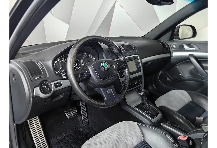 Skoda Octavia 2.0 TSI DSG (200 л.с.) RS Черный в АВИЛОН. Слайд №18