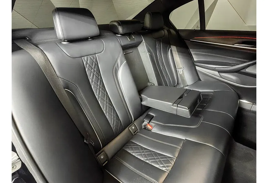 BMW 5 серия 530d xDrive Steptronic (249 л.с.) M Sport Pro Черный в АВИЛОН. Слайд №14