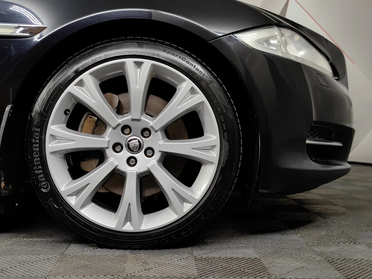 Jaguar XJ 3.0 AT AWD LWB (340 л.с.) Portfolio Черный в АВИЛОН. Слайд №9