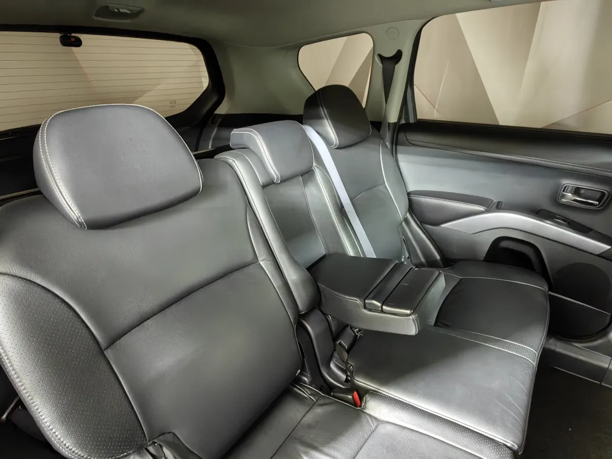 Mitsubishi Outlander 2.4 CVT 4WD (170 л.с.) Серый в АВИЛОН. Слайд №17