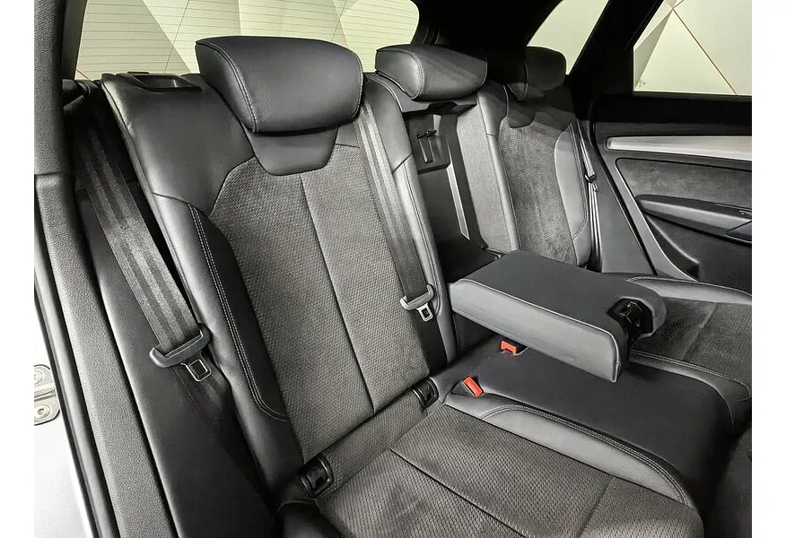 Audi Q5 2.0 TFSI S tronic quattro (249 л.с.) Sport Серебристый в АВИЛОН. Слайд №17