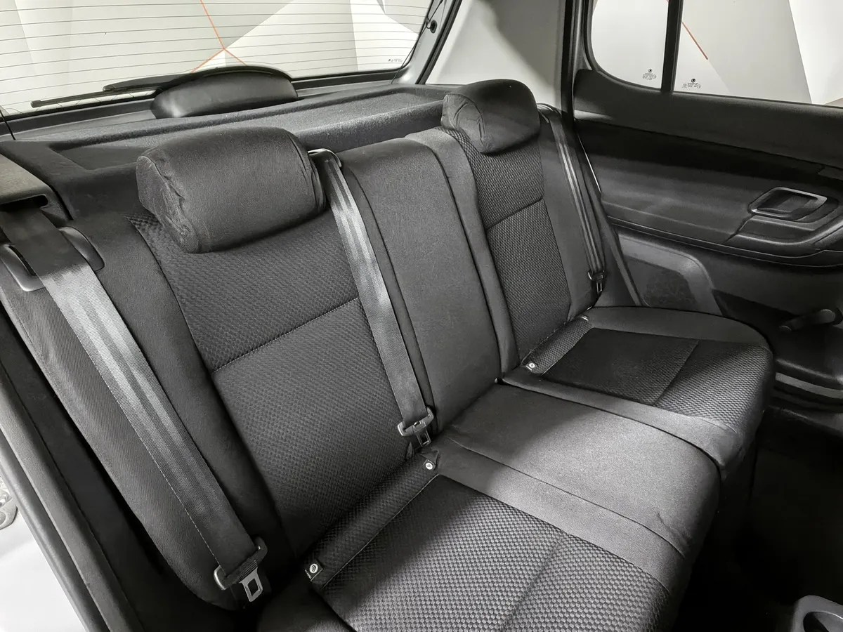 Skoda Fabia 1.6 AT (105 л.с.) Серебристый в АВИЛОН. Слайд №16