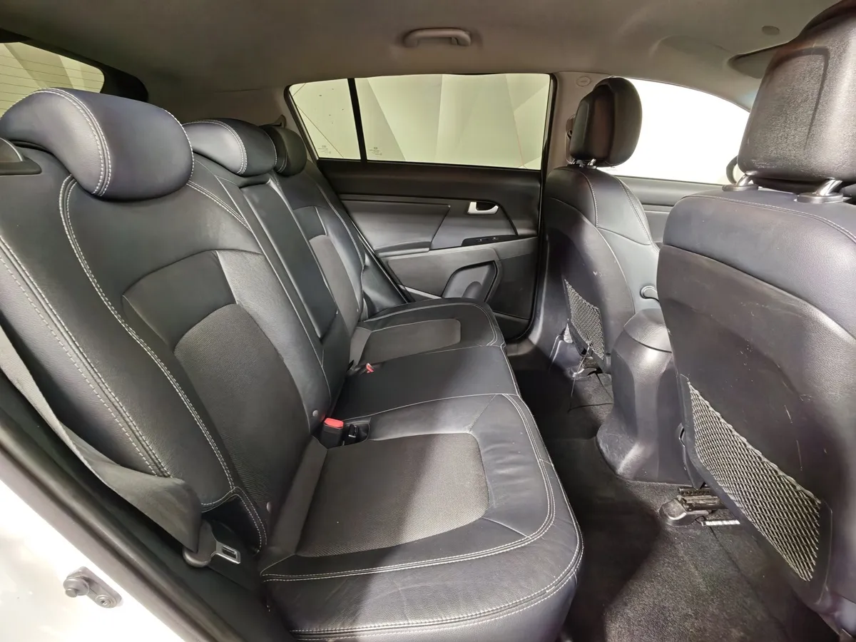 Kia Sportage 2.0 AT 4WD (150 л.с.) Luxe Белый в АВИЛОН. Слайд №16